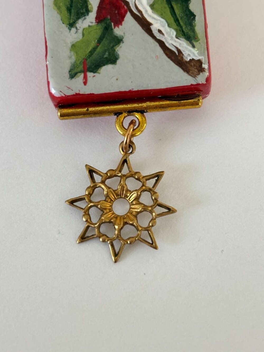 Cardinal Christmas Pin Brooch Domino Hand-Painted Snowflake Charm Winter Jewelry - Picture 4 of 9